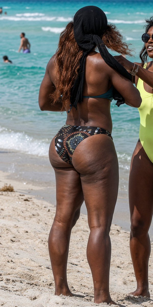 IfunanyaDelilah's tweet photo. Serena Williams hit the beach in Miami. https://t.co/adbv0nTmti