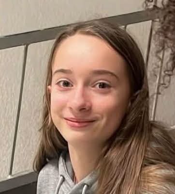 Cuisines1974's tweet photo. DISPARITION INQUIÉTANTE 🚨 Pauline Gayvallet, jeune fille de 15 ans, est activement recherchée. Un appel à témoins en cours. 👮

👉Ce jeudi, elle a quitté son domicile de Sérézin-du-Rhône pour se rendre au lycée Saint-Charles à Vienne. Elle ne s’y est pas rendue. 

Si vous avez des informations 📞il faut contacter la brigade de Saint-Symphorien-d'Ozon 0478027120 ou le 17.