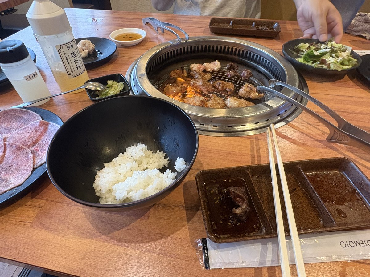 R0UEN's tweet photo. 恋人と焼肉に https://t.co/i27oFBDrYE