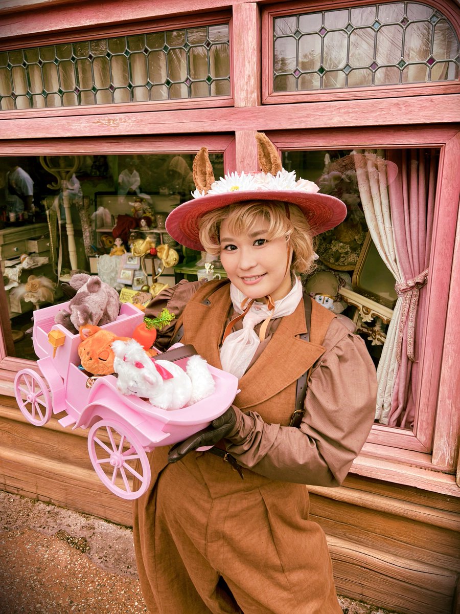 S_Dhallo's tweet photo. おしゃれキャットのフルーフルー🐴🌼🌼🌼

活発な女性をイメージして当時の自転車乗り用パンツで擬人化したよん
3Dプリントで作った馬車に猫ちゃん達を乗せてパークを歩き回りました🐴💞

#Dハロ仮装2026 https://t.co/FMW3ZNCFuF