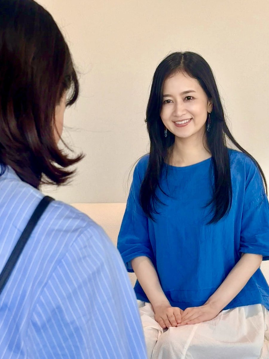 nendol's tweet photo. ２７日(日)朝日新聞朝刊教育面「かあさんのせなか」にインタビュー記事が掲載されます。母が作ってくれた服を着て、亡き母の話をさせていただきました。

デジタル記事にも掲載されましたので、ぜひご覧ください。
#おねんどお姉さん　
https://t.co/m2mEkNiwne https://t.co/SRubKNBw1J