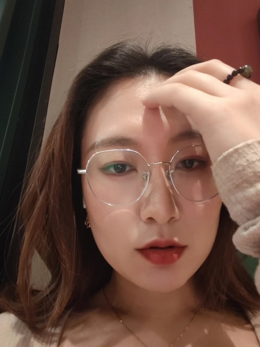 MrInsaneinside's tweet photo. 穿得这么端庄，心里却在想些疯狂的画面。别装了，屏幕前的你是不是也一样？ https://t.co/KlcK5uwzEt