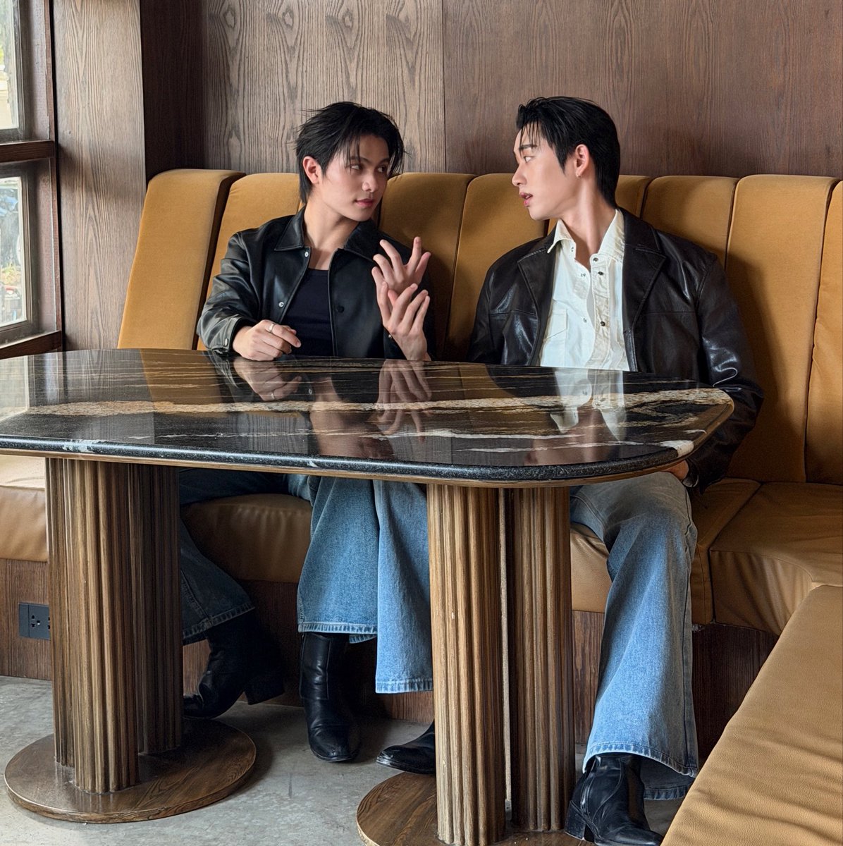 williamjkp_my's tweet photo. I said it last night but I REALLY love them in these fits, just a simple black leather jacket, jeans and also with those heeled boots plus accessories, so hot 🥵

#YouManiacSeriesEP5
#LoveSymptomsMV https://t.co/neJd9Sc2gi