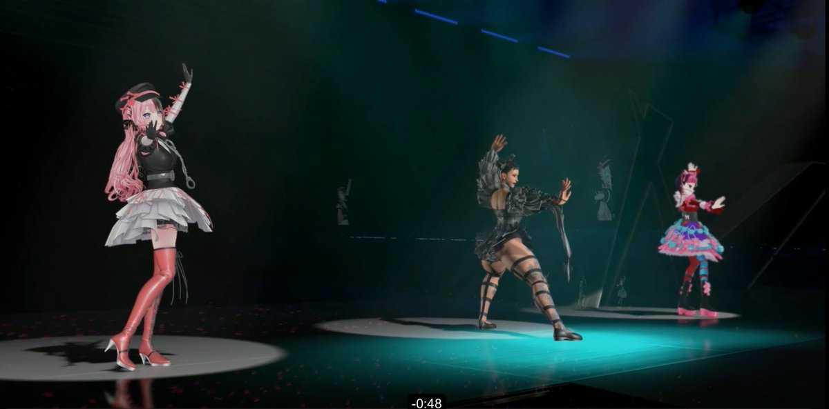 yakionigiri765's tweet photo. 俺はVTuberのファッションショーを見ていたら、突然ストリートファイターの春麗さんが登場し、ランウェイを歩いたりステージ上で攻撃を繰り出したりしてきた
何を言ってるか　わからねーと思うが（以下略
#X_VORDER_RUNWAY https://t.co/nTNOByXRY7