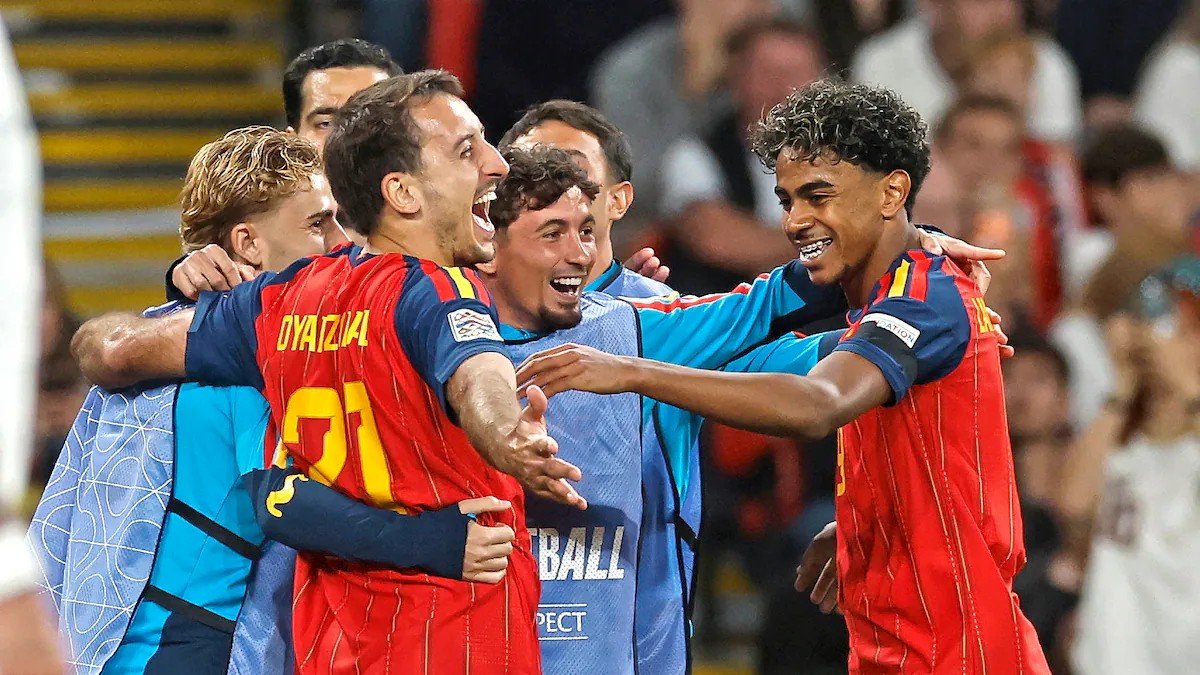 AmaroJonay's tweet photo. 💭 Que estén Sadio Mané, Quiñones, Dayot Upamecano o Vinicius antes que MIKEL OYARZABAL para el Balón de Oro es una vergüenza de proporciones inmensas.

🇪🇸 Hablamos del goleador de España, de la campeona del Mundo. Hablamos de un jugador que ha ganado dos títulos. 

BOCHORNO. https://t.co/H1q8KbF8H6