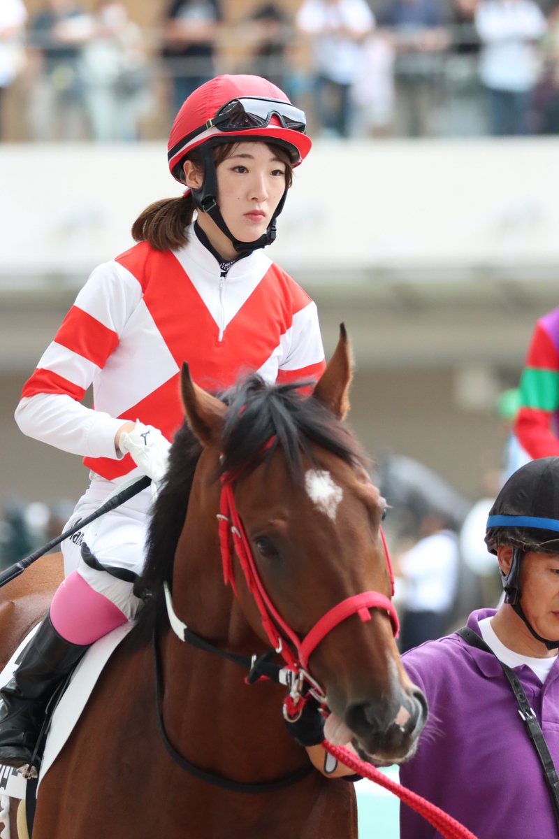 yasu_REF1429's tweet photo. 9/27 阪神競馬場 7レース

ゴメンネジロー×永島まなみ

#阪神競馬場
#ゴメンネジロー
#永島まなみ https://t.co/18S4YEdD4x