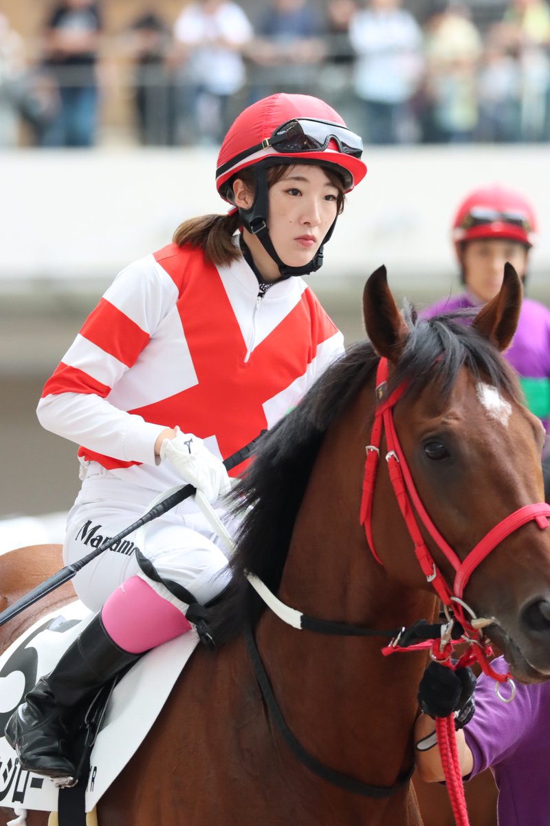 yasu_REF1429's tweet photo. 9/27 阪神競馬場 7レース

ゴメンネジロー×永島まなみ

#阪神競馬場
#ゴメンネジロー
#永島まなみ https://t.co/18S4YEdD4x