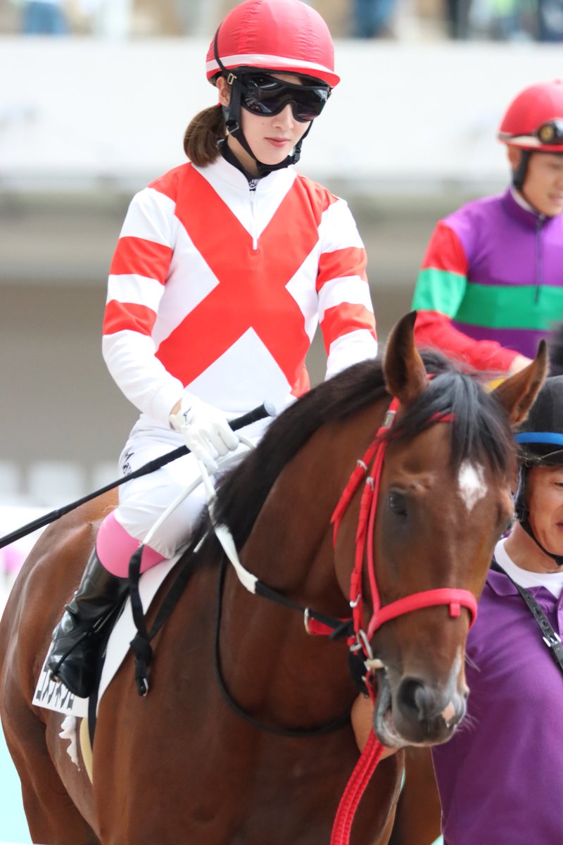 yasu_REF1429's tweet photo. 9/27 阪神競馬場 7レース

ゴメンネジロー×永島まなみ

#阪神競馬場
#ゴメンネジロー
#永島まなみ https://t.co/18S4YEdD4x
