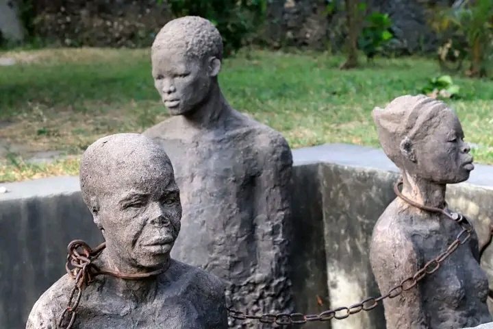 Malcomxdidace's tweet photo. Padre António Vieira once told enslaved #Africans in Brazil that their #slavery was permitted by God so they could more easily reach “eternal freedom.” a powerful but deeply controversial reflection of how religion was used to explain slavery.

#History #Africa #Slavery #Brazil https://t.co/P9YR7KwGD9
