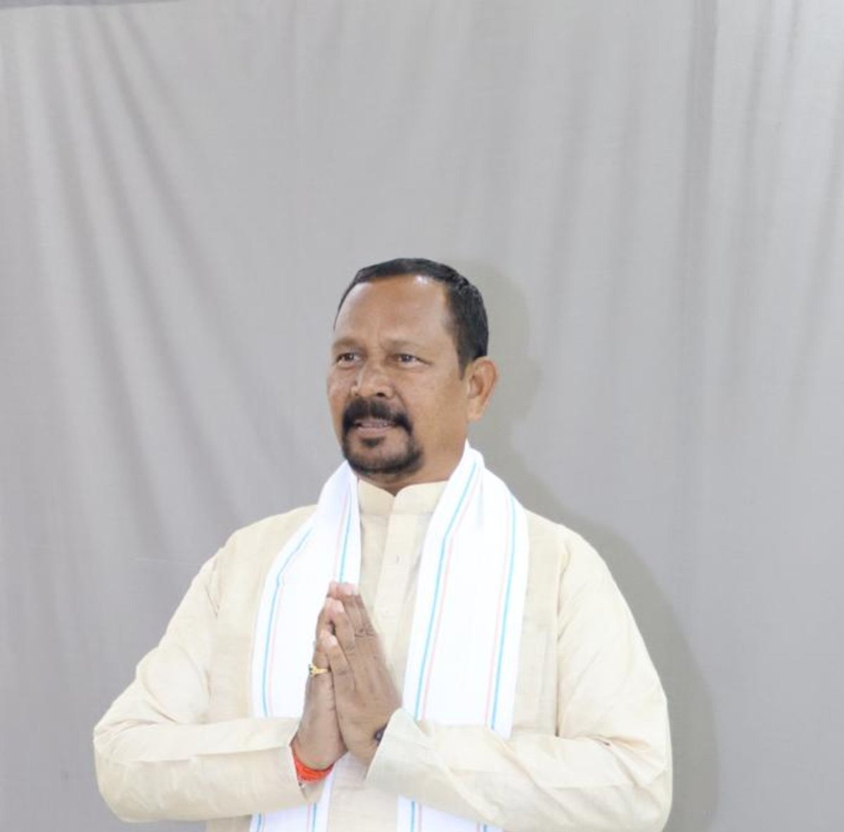 deepakbiruajmm's tweet photo. मैं आज सभी राज्य वासियों से परिवहन मंत्री होने के नाते एक अपील करना चाहता हूं और सभी जिलों के उपायुक्त इस मुहिम में #DTO और #MVI की सेवा लेते हुए आज से कृपा कर मुख्य सड़क और सहायक सड़क पर वाहन नहीं पार्क करें, आवागमन बाधित और एक्सीडेंट की संभावना बढ़ जाती है।
सभी गैराज, वाशिंग सेंटर और युवाओं के साथ सभी इसका पालन करें।

अगर यह आप पालन नहीं करेंगे तो कार्यवाही बिल्कुल होगी।
आज से किसी सड़क पर वाहन पार्क करने पर सुनिश्चित कार्यवाही होगी।
@HemantSorenJMM 
@JharkhandCMO 
@JmmJharkhand