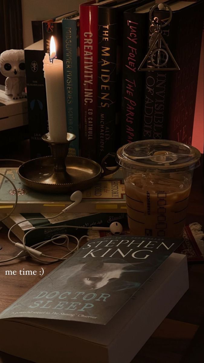 Aurielle007s's tweet photo. Dark academia books https://t.co/QU1zBtatMF
