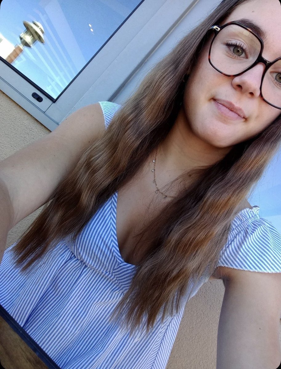 usrr_2258k's tweet photo. Faut qu’elle fasse gaffe à son décolleté avec ses petits seins https://t.co/rwoZrriwAs