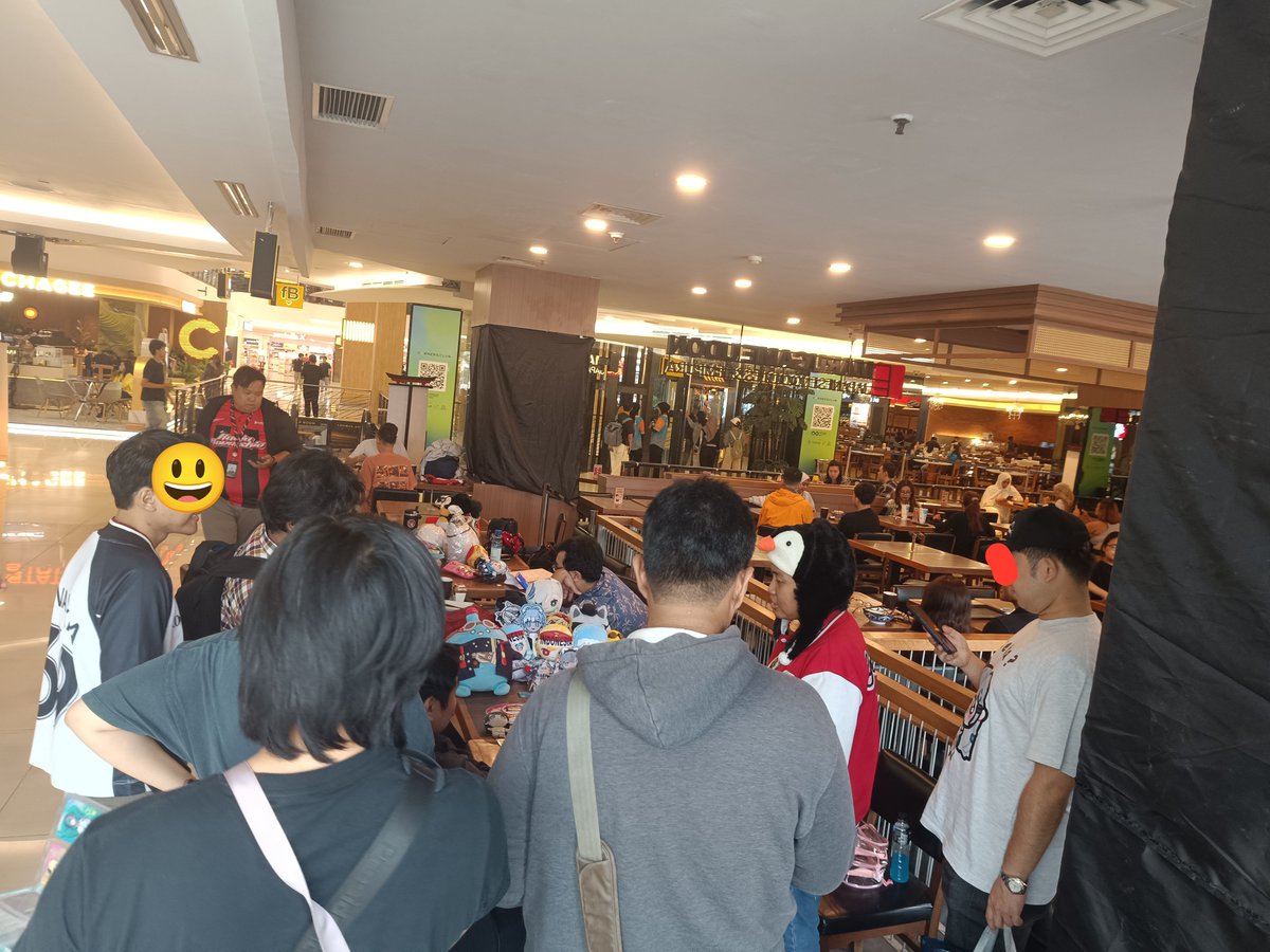 nuel95101's tweet photo. Pemaloe and Zecretaries Gathering in FX!!! https://t.co/Czo6K8eDL1