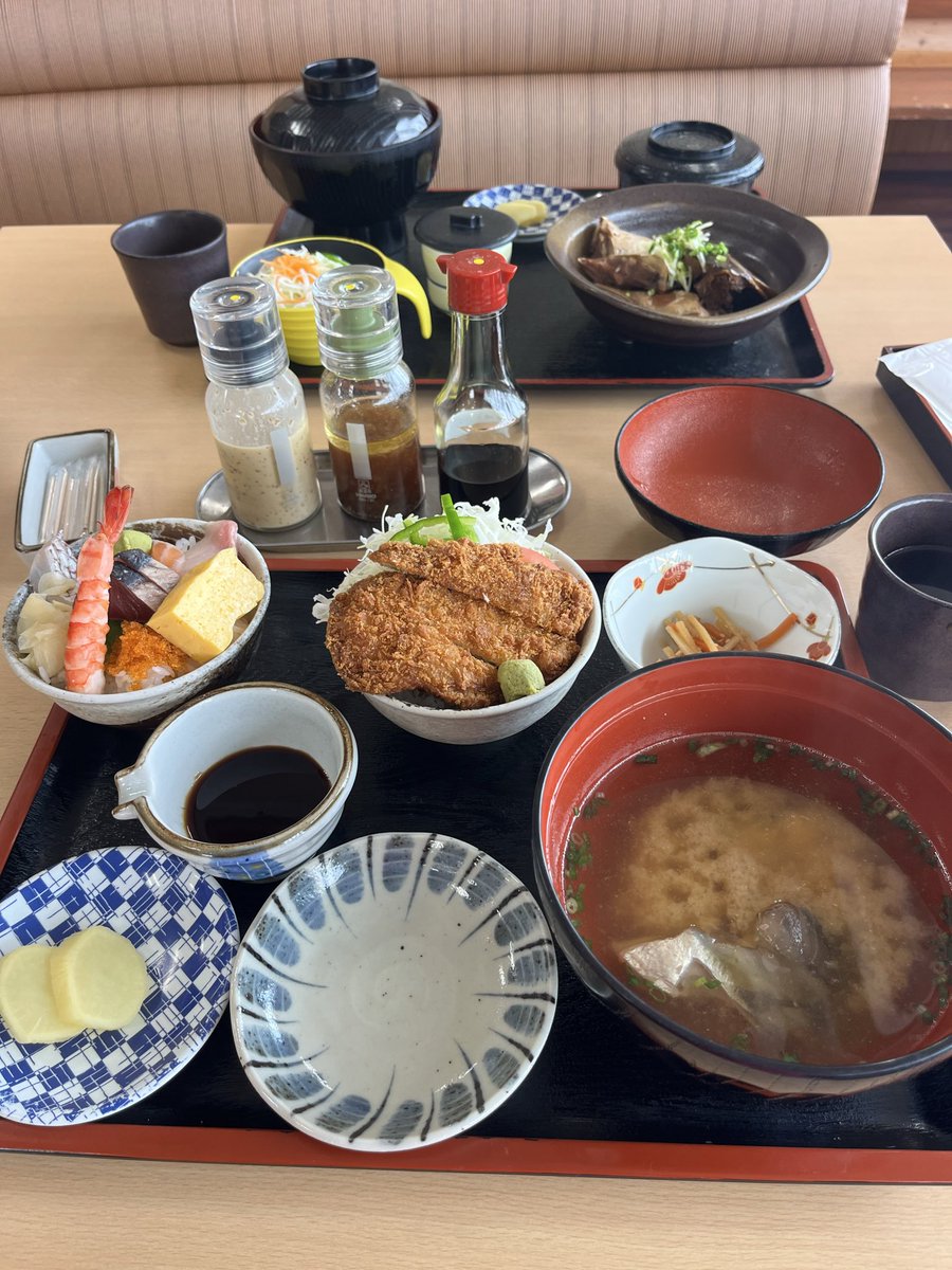 Takkyjiru's tweet photo. 休みだったが、親が暇そうにして���のでお出かけ。ついでに趣味のお買い物。
畑ぼら〜メイクガーデン〜宮﨑園芸〜ぎょれん丸〜ハンズマン
宮﨑園芸が特売日で、カラテア　オルビフォリアが340円😍
ウホッ❤️ https://t.co/frfmx06u7l