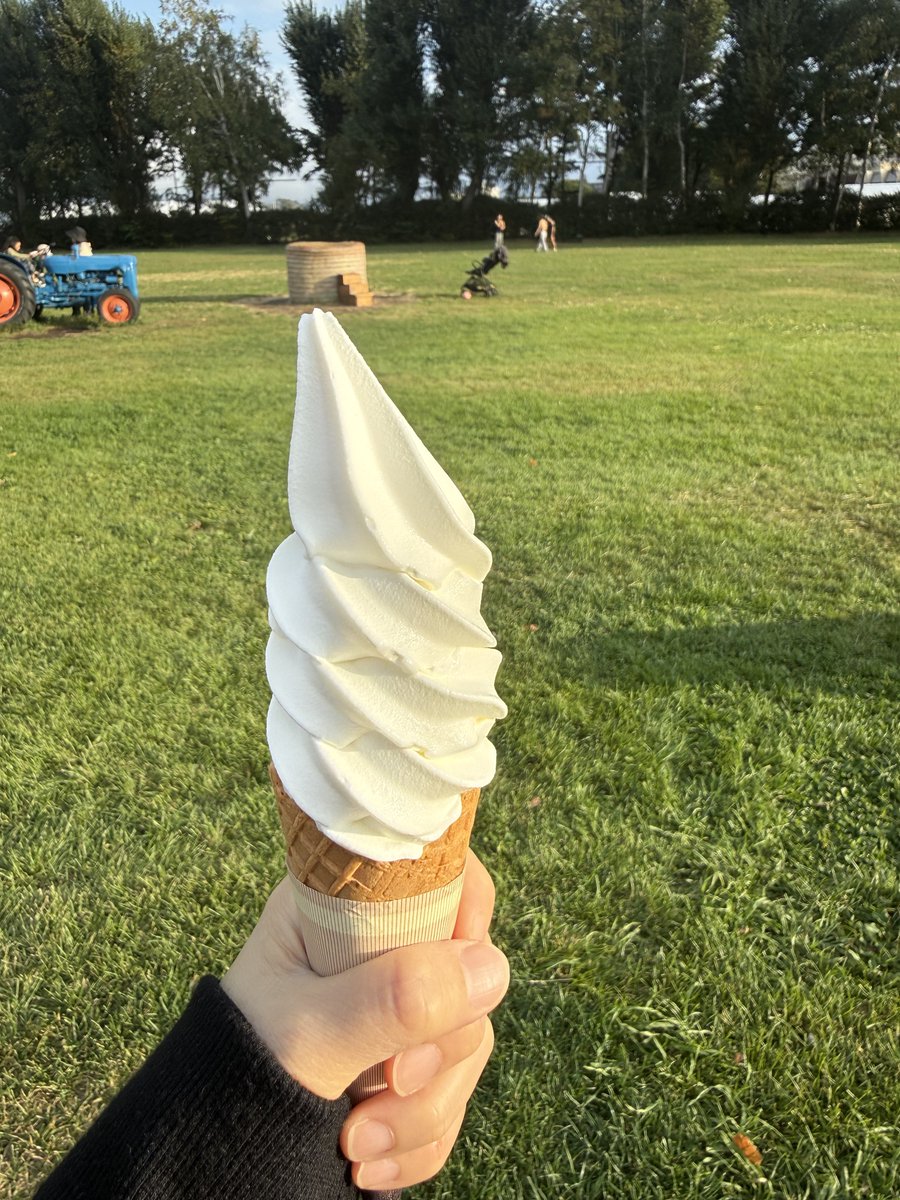 suzu_1840's tweet photo. 八紘学園のソフトクリーム🍦
やっぱここ美味しいよね〜 https://t.co/OwnjUBs6ll