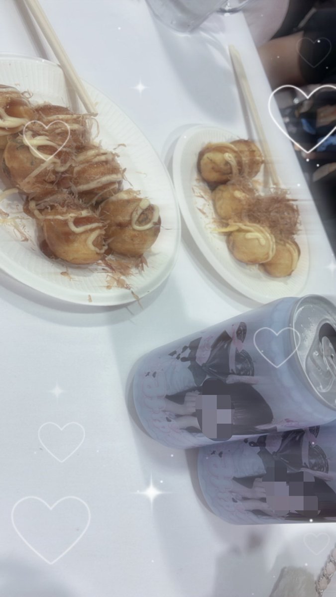 mumuneru_u's tweet photo. 昨日も会いに来てくれたみんなありがとう♪
たこ焼き美味しかった^›⩊‹^🐙💕
今日急遽17:30-います！明日いないです https://t.co/oT2N6NSB2Z