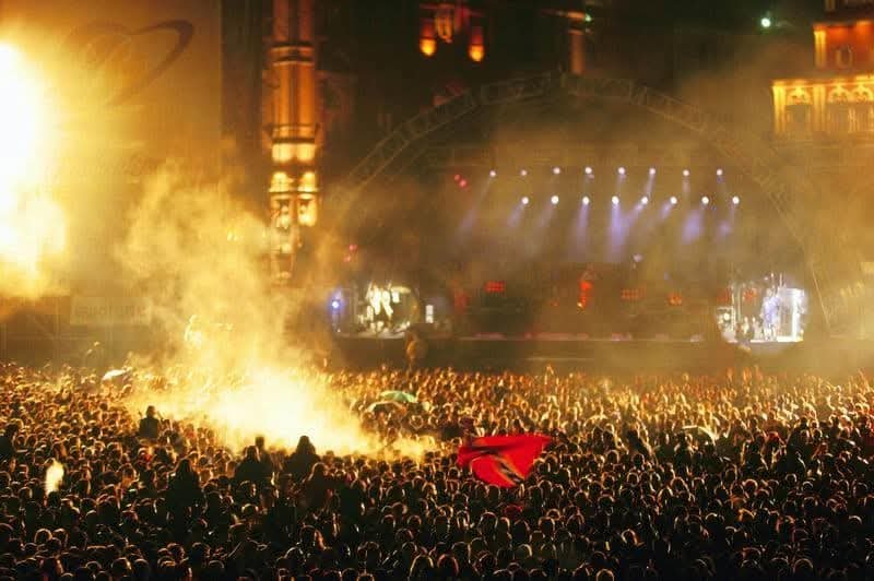 TheProdigyDaily's tweet photo. On this day, 29 years ago, @the_prodigy performed in Moscow 🇷🇺 on the Manezhnaya Square (in some sources Red Square is indicated, but in fact it was precisely Manezhnaya Square). The show was visited by about 70 000 people! 
#theprodigy #moscow #livestage #russia #music https://t.co/aTADJhkNuY