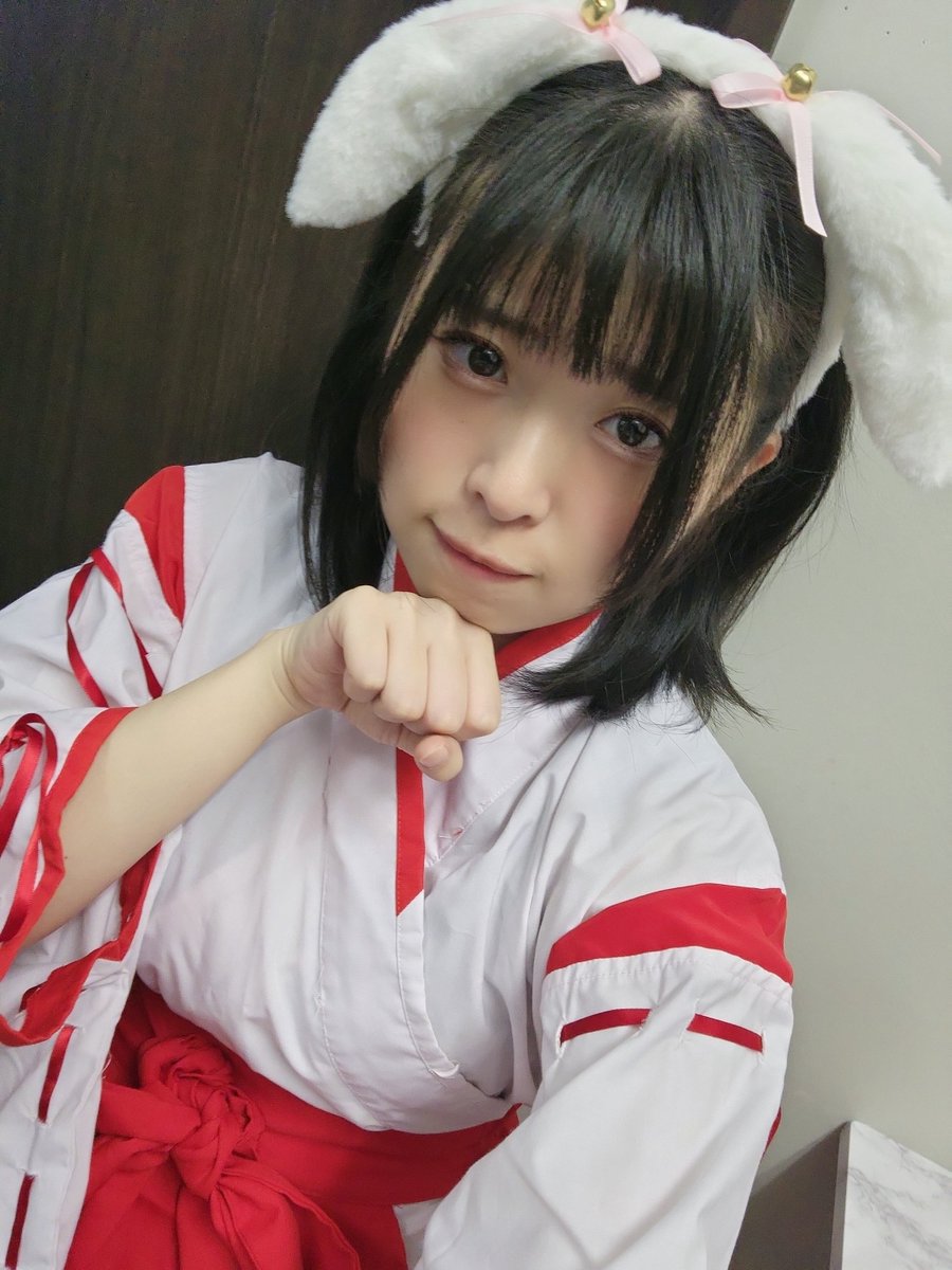 Charlotte_maid_'s tweet photo. ゆきんこ不時着しました〜🌕🐇

ﾝｷﾞｪ〜
あ、うさぎの鳴き声です。

みんなでうさぎ跳びをしましょう。

まだお席余裕ございます！
ご帰宅お待ちしております💪

☃ゆきんこ☃ https://t.co/uILNphxcjL