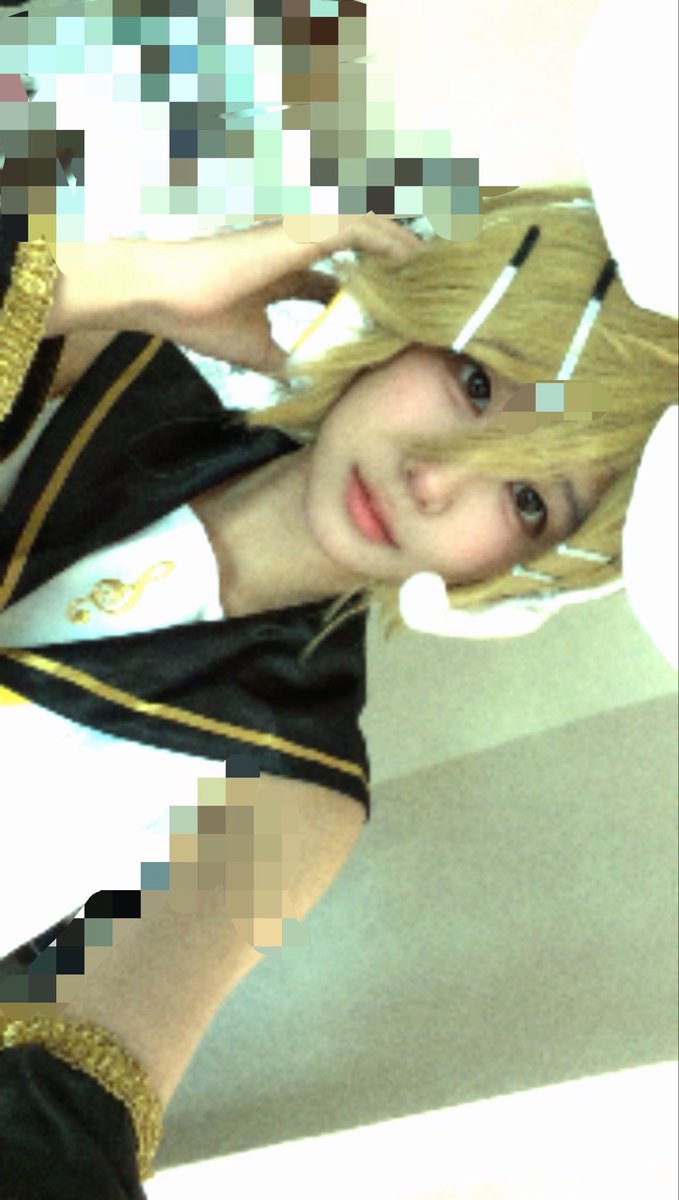 coco7opn's tweet photo. ⚠︎cos

⚠︎レンくんがリンちゃんの衣装着てます

「レン〜？リンの服どこ〜？」 https://t.co/E7Nklfcq2g
