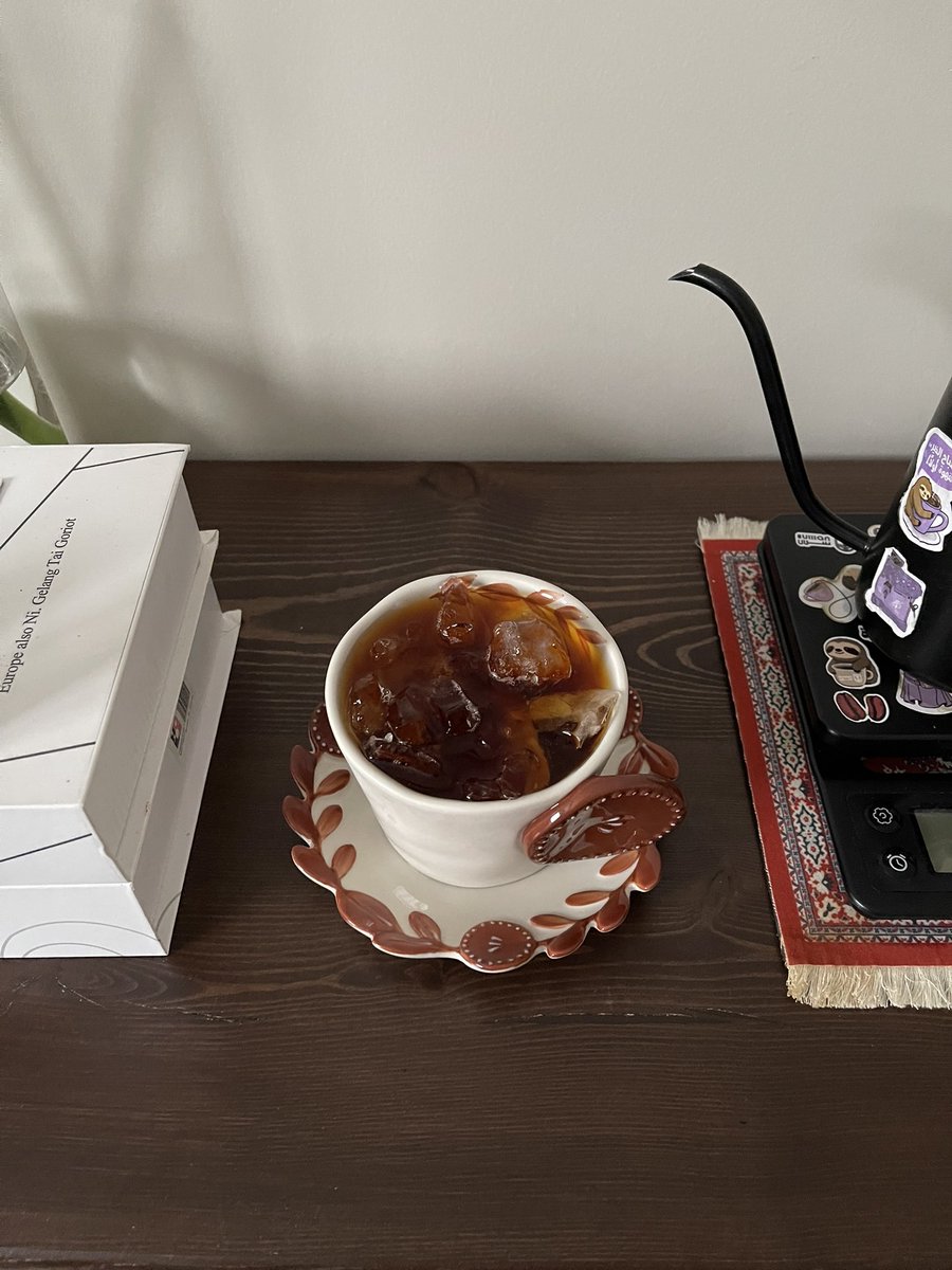 M_A20_19's tweet photo. لـ تأكيد دفء الموقف -ألتقطت صورة- 🤍☕️ https://t.co/eVOzTwFynM