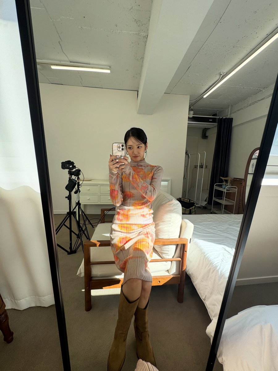 SNSD_0805's tweet photo. [INSTAGRAM] hyoyeon_x_x: 

가을🧡

https://t.co/cIlCJIeMkX https://t.co/TaTqAi2mrU