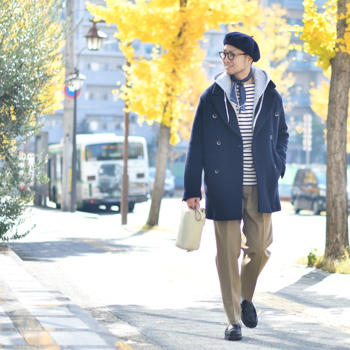 RENGOKU_11's tweet photo. この『フレンチカジュアル』っていうお洋服のジャンル、マジで日本人の空想の産物なんだよな。パリでこんな格好してる人間をガチで1人たりとも見たことがない… https://t.co/JNG2k78rWF