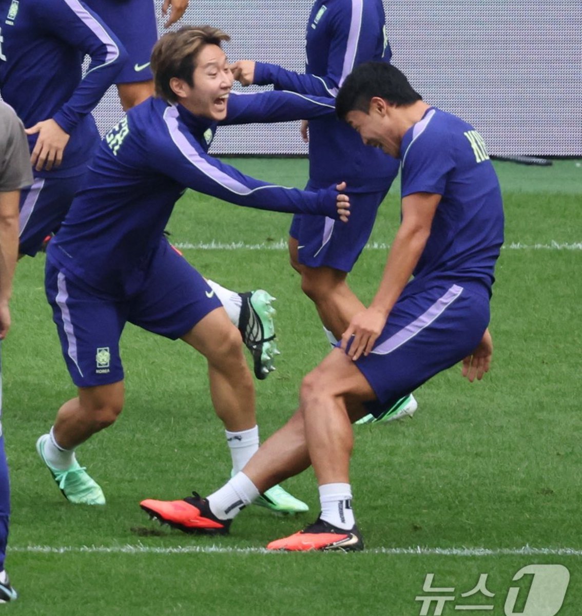in_le2's tweet photo. 아 개웃겨ㅋㅋㅋㅋ https://t.co/X9y5wBgVak