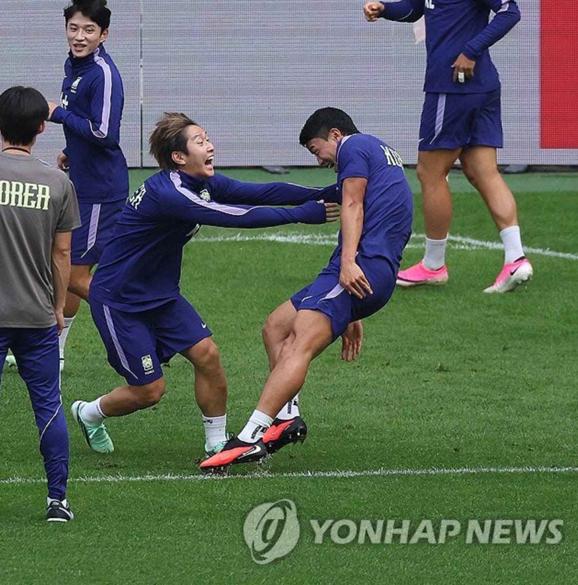 in_le2's tweet photo. 아 개웃겨ㅋㅋㅋㅋ https://t.co/X9y5wBgVak