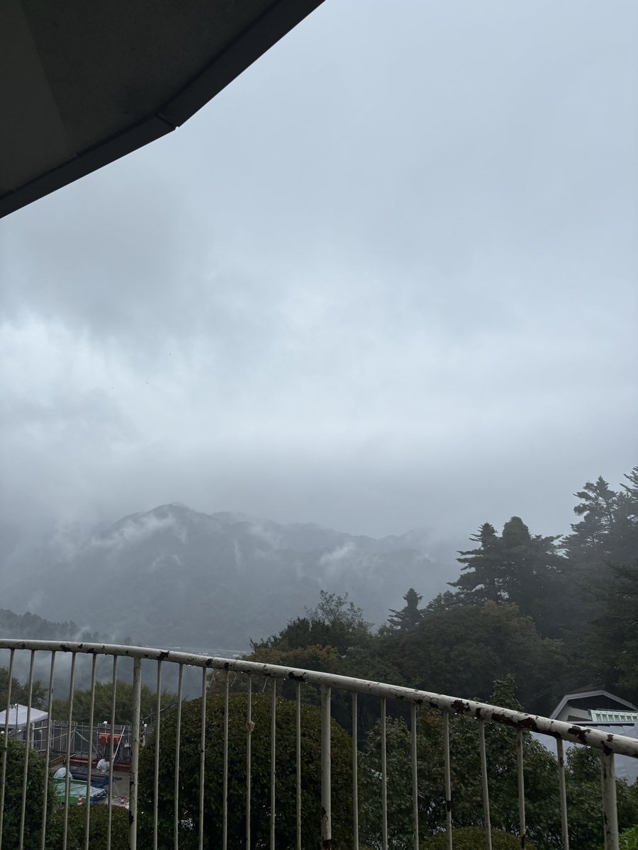 yonoma912's tweet photo. 高尾山ビアマウント@高尾山口

#高尾山
#八王子ラーメン
#恒例
#雨率高��� https://t.co/8FQ0MVvNx9