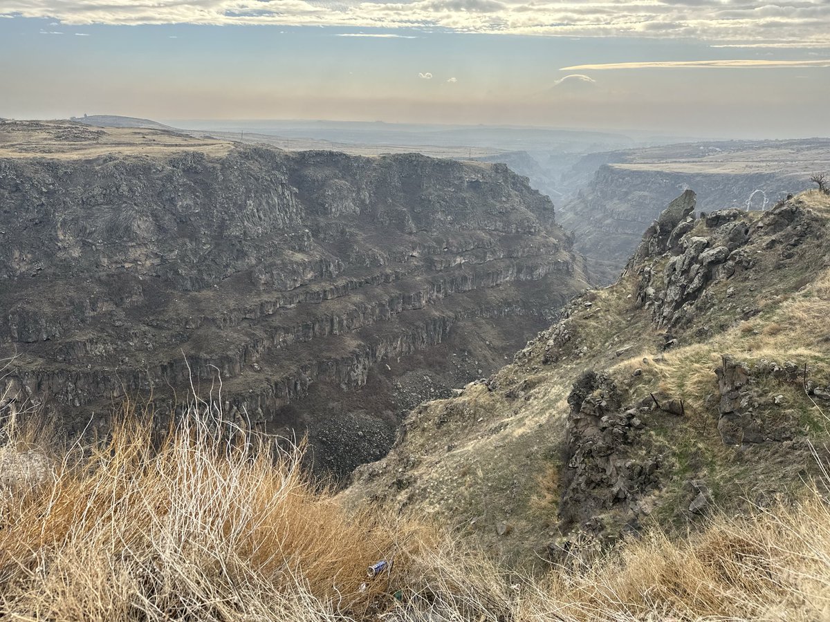 BisdakV's tweet photo. A stunning gorge in Armenia.
#nature #gorge #Armenia #ofw #vacation #trip https://t.co/AI7ysPGIBK