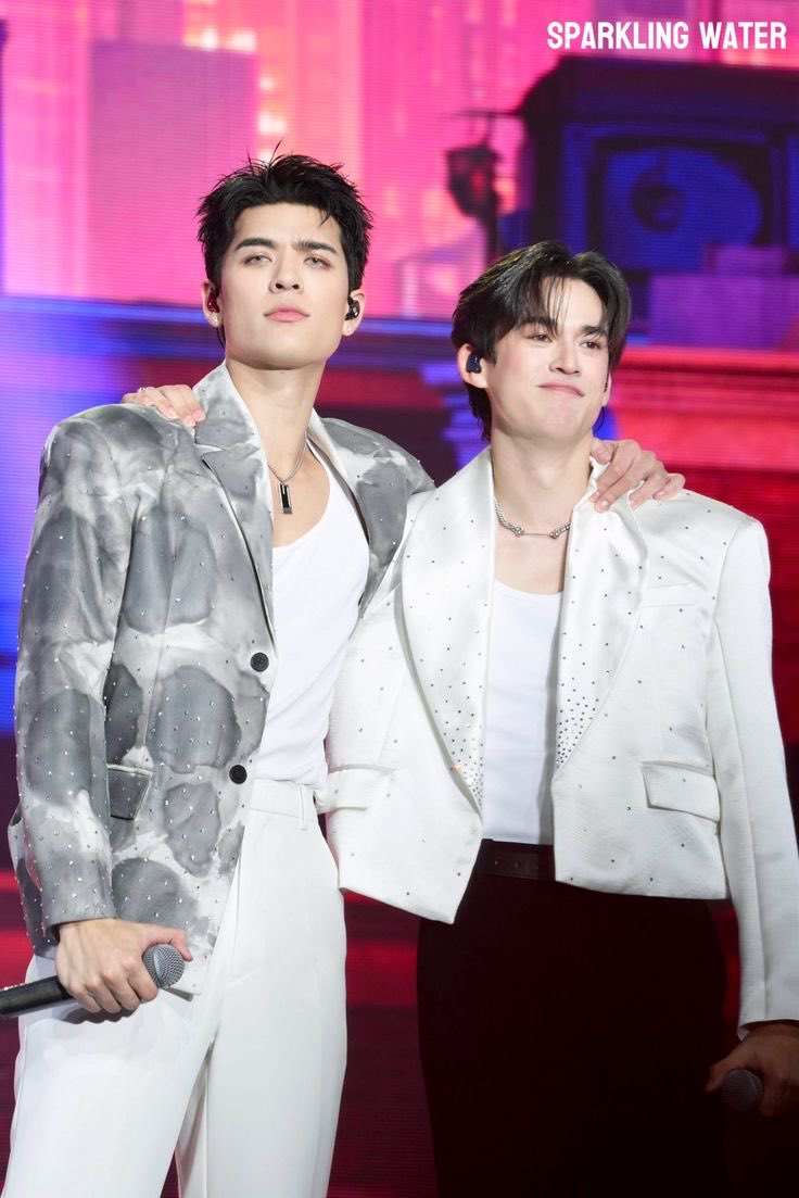 littleztar046's tweet photo. One year since this irreplaceable fancon… time flies really fast🤍✨

#JossGawin  #จอสกวิน 
#JossGawinInvincibleFancon https://t.co/hb0bRybMei
