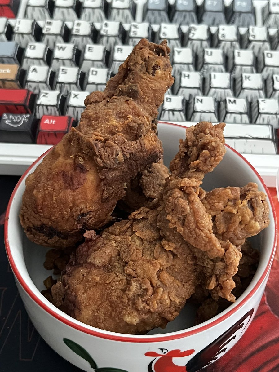 spectrumlumos's tweet photo. Meskipun lunchnya berbeda, tetapi tetap satu hati. https://t.co/XImvE1OOZQ