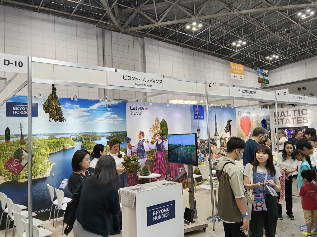 taale_haruka's tweet photo. ツーリズムEXPOへ行って、長年のラトビアの友人ウギスと2カ月ぶり再会！
ラトビアのサウナPirtsのデモに参加して、樫の葉が良い匂いで気持ち良くなったのもあり、「どんな気分？」とウギスにマイクで聞かれた際「Ļoti labi...でなくて、とても気持ちが良いです💦」と間違えた😅 https://t.co/ZRrYRdHmq4
