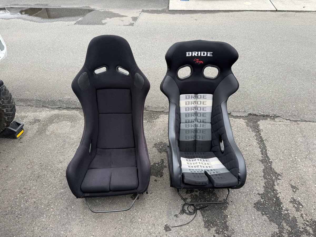 bws3aatractor's tweet photo. 青号のシートがオフロードのドラポジに合わないから黄色と入れ替え
久々に黄色動かしたけどやっぱ良いね！ https://t.co/OTq6pOyMte