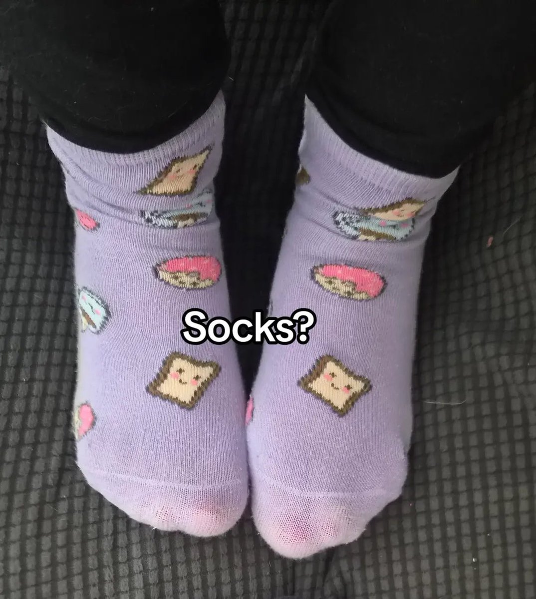 Goddessquish's tweet photo. Which one do you prefer? 💋
#socks #barefoot #footworship #findom #snacksocks #rednails #pedicure https://t.co/3RAQgMu3O2