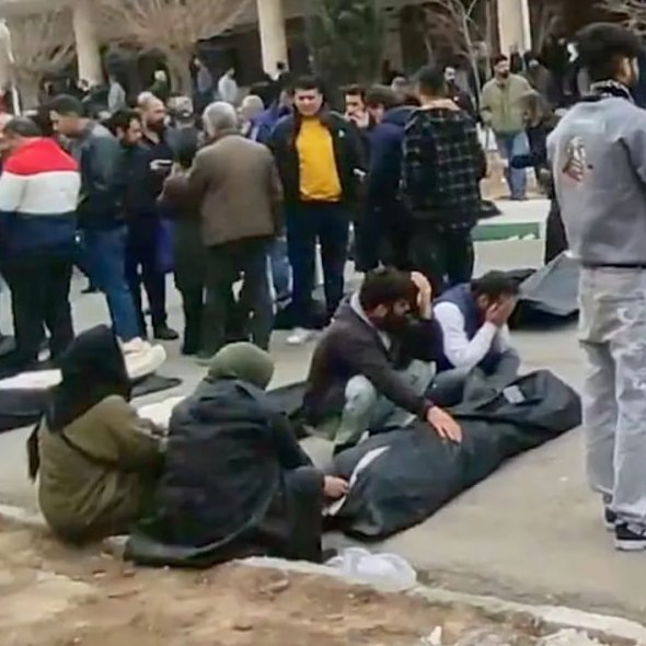 HizhaPixel's tweet photo. از اجرت گلوله ... از شر که می هراسد  
از مادری  که  او  را  از خال می‌شناسد 

از او بگو به دنیا...   
#انقلاب_شیروخورشید 
#IranMassacre‌2026 https://t.co/6IJJwoLZqE