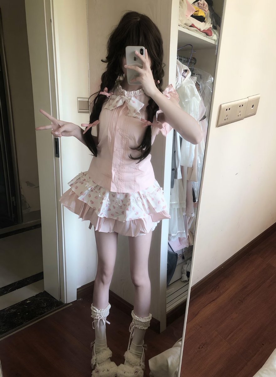 MalloryEriy5vj's tweet photo. 今天刚玩！！！！

有人想锐评一下我17岁的燥福呢

看完不许瞎说，赶紧看，我要删了 https://t.co/VlDLCIRD4d