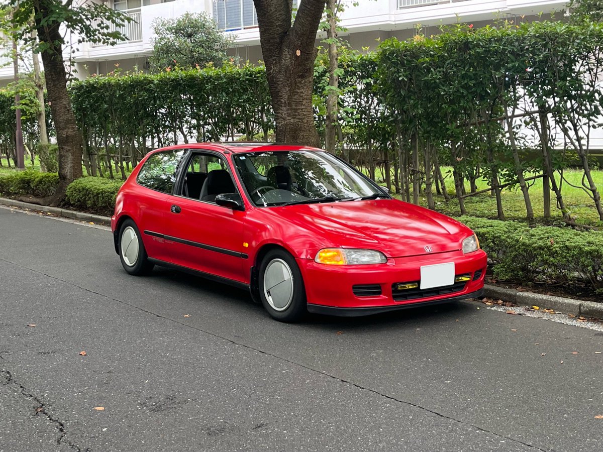 kannetsu1985's tweet photo. ずっと探しててやっとヤフオクに出てきたシトロエンBXのホイールキャップ！もう少しカクカクした車の方が似合うかな、、 https://t.co/hBj8rBHNd7