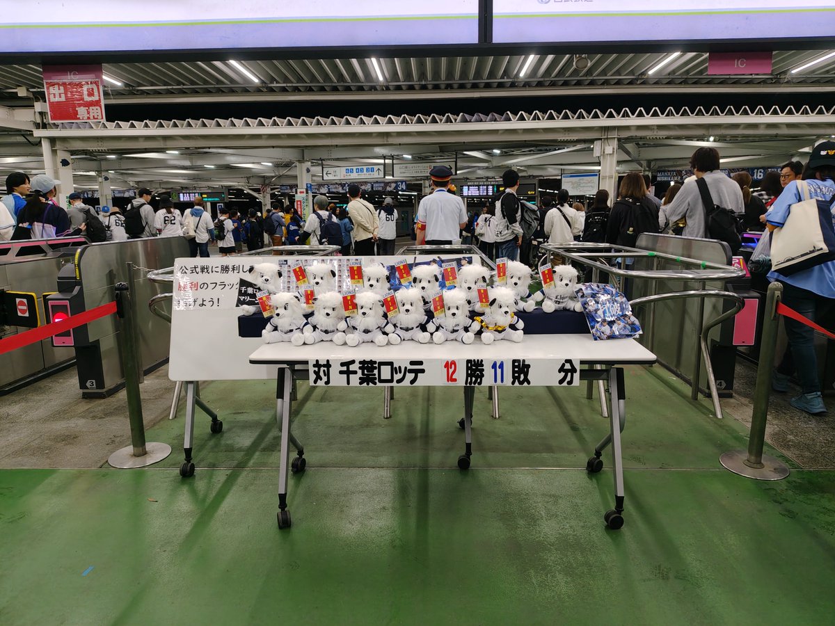 cocktailpenguin's tweet photo. 昨日はベルーナドームに行ってきました

ホームランで先制したけどすぐに逆転されて、このまま負けるか⁉️と思ったら９回ウラにまさかの逆転サヨナラ勝ち✨

試合後、グラウンドに降りることも出来ました❗

#ベルーナドーム　#埼玉西武ライオンズ　#プロ野球　#パ・リーグ https://t.co/6HbiQ9e75h