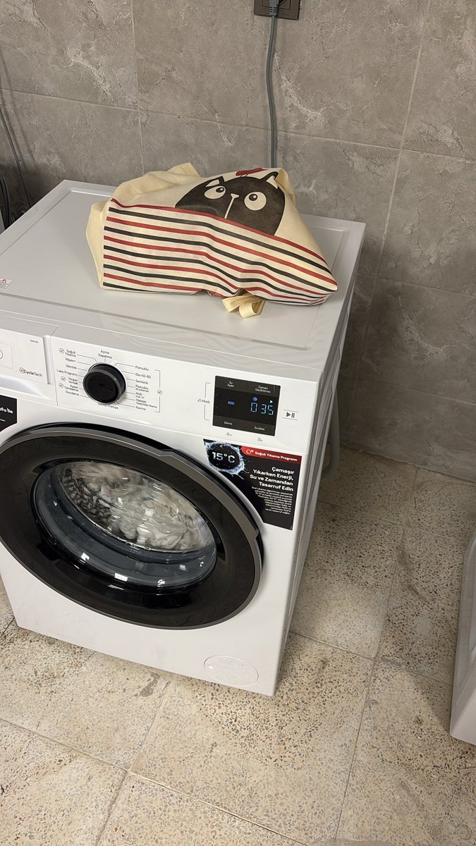 ddies1rae's tweet photo. camasır makinesi de calıstırdıysam ben olmusumdur https://t.co/ELdSd1eXLX
