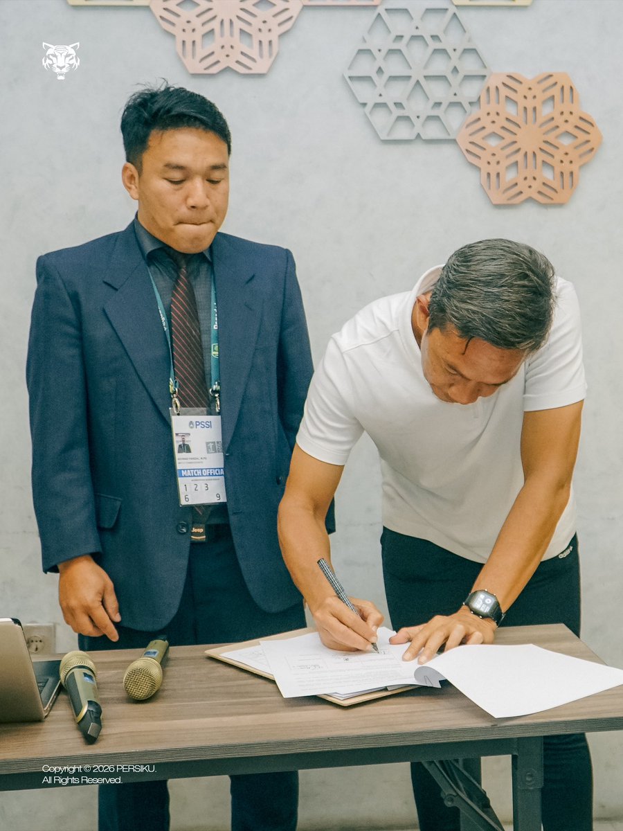PersikuOfficial's tweet photo. Berkaitan dengan hal tersebut, keputusan lebih lanjut mengenai pertandingan Persiku Kudus vs PSIS Semarang dikembalikan kepada I League selaku operator kompetisi yang berwenang.

#PersikuKudus
#COYMT https://t.co/OnzW48F2a5