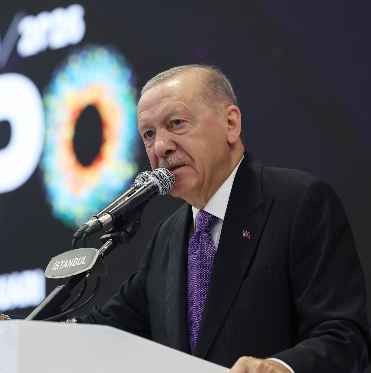 sagcigazete's tweet photo. SON DAKİKA:

Cumhurbaşkanı Erdoğan, fon soruşturmasında sorumluluğu bulunan tüm isimlerin tespit edilmesini ve sonuna kadar gereğinin yapılmasını emretti. https://t.co/6RdhTcYgi0