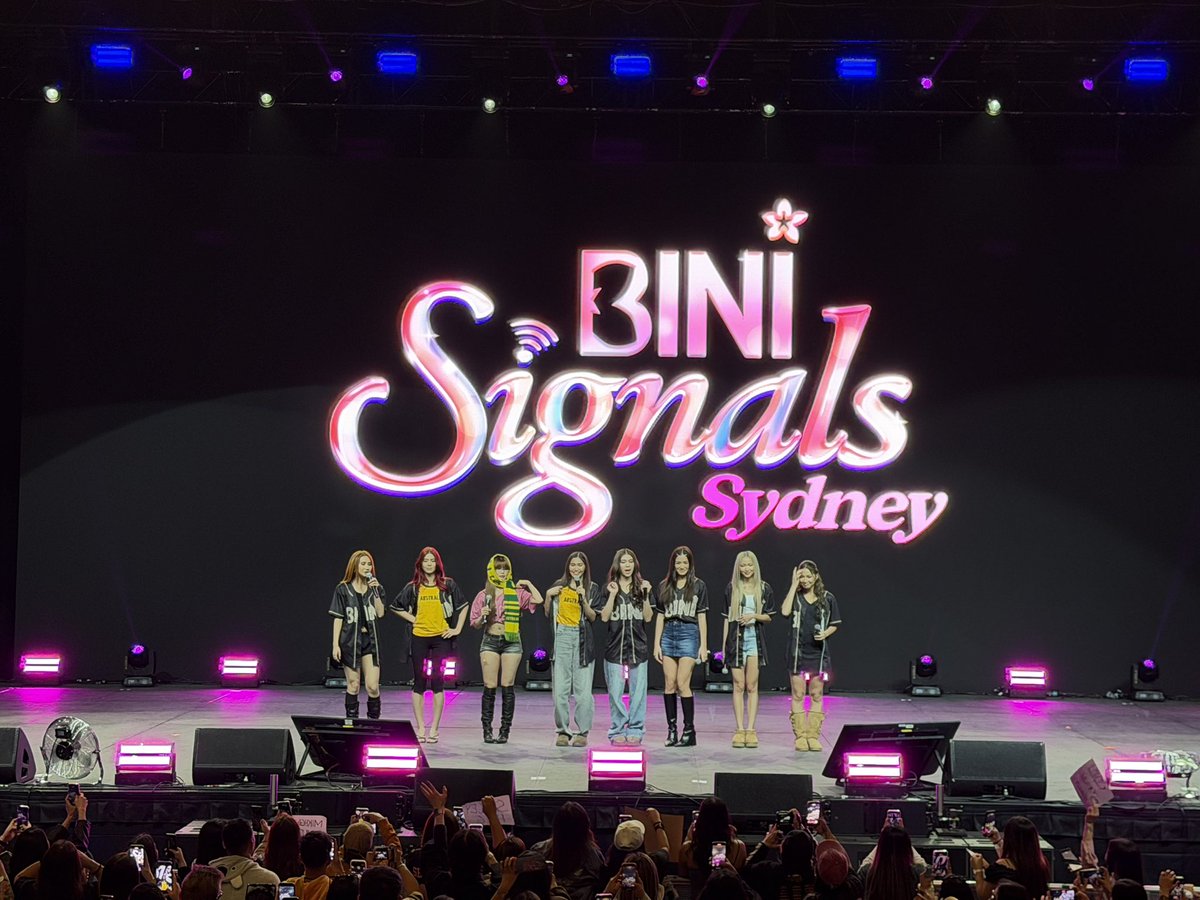 _PepperSteak_'s tweet photo. Soundcheck done and… okay, gets ko na. 😭 You really have to see BINI live at least once. The mics are ON, the vocals are VOCALING, and walang butas sa visuals. Totoo nga. 😮‍💨🔥

#BINI_SIGNALS_SYDNEY
#BINI_SIGNALS_WORLDTOUR_2026 https://t.co/9xnYADKVap