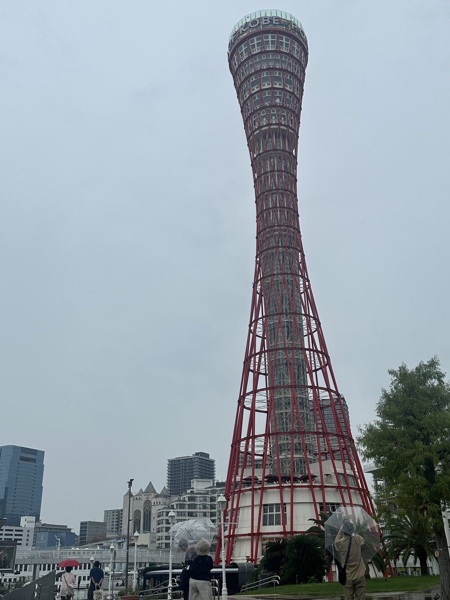 default2E's tweet photo. ここが有名なポートタワーですか
で、で、で、でかいーーっ！…か？？ https://t.co/VKXVaCMWSe