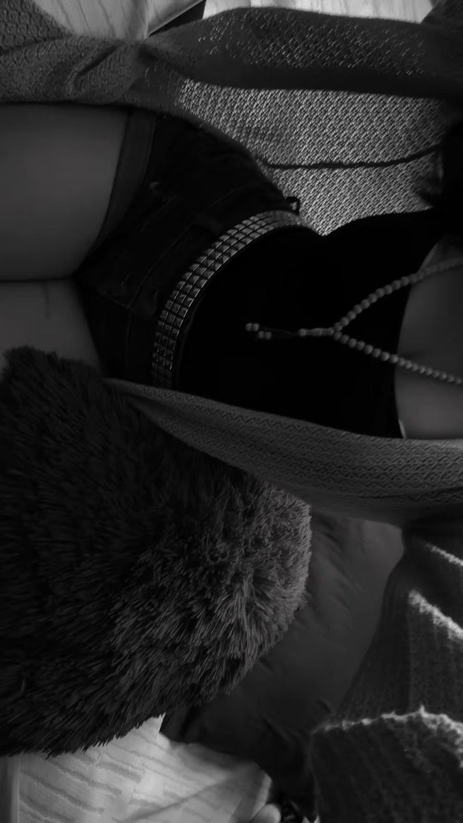 i1_moonn's tweet photo. vi a una amiga y m regaló para hacerme estas 2 líneas, ahora toca aguantar hasta q me vendan más 😭💗
y les presumo mi outfit de hoy oziozi 👰🏿‍♂️
#drugs #methtwt #drugtwt https://t.co/0ybCUON4lf