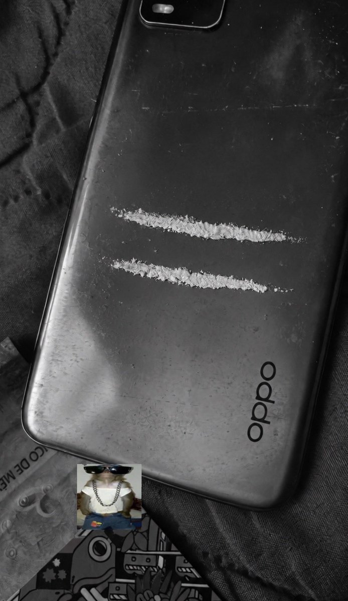 i1_moonn's tweet photo. vi a una amiga y m regaló para hacerme estas 2 líneas, ahora toca aguantar hasta q me vendan más 😭💗
y les presumo mi outfit de hoy oziozi 👰🏿‍♂️
#drugs #methtwt #drugtwt https://t.co/0ybCUON4lf