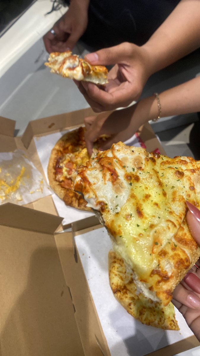 sheinfpdiary's tweet photo. 🍕 https://t.co/wsnXCJFaUI