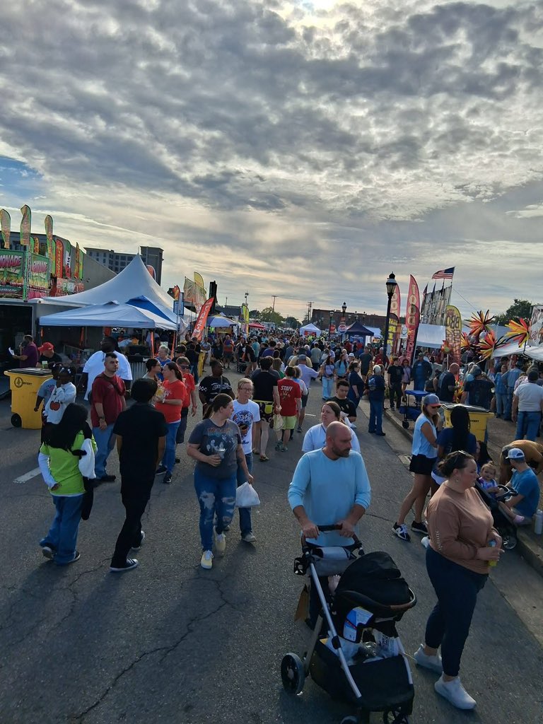 SarahMarshm's tweet photo. Me and Kody had an Amazing time at the BBQ Festival!   Record setting year... Booths were running out of food and product to sell which was great to see!!! We carried some chairs to take in the views for a few hours!  Well I did.... Kody rode his Scooter...  🛴 https://t.co/nyPJbViVuG