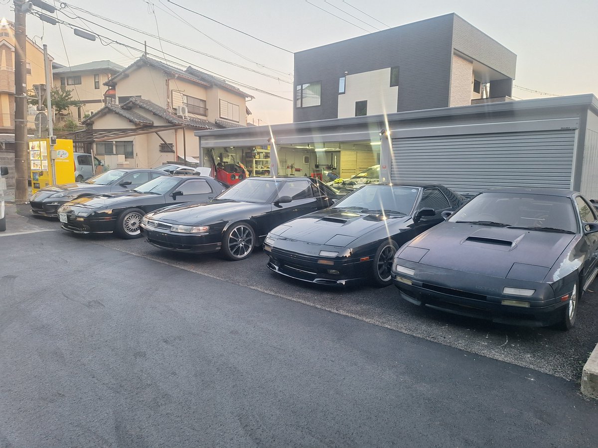 fdfcjc0219's tweet photo. ロータリー車ばかりですが、何度でも言いますよ！

ロータリー専門店ではありません😅

もう一度言いますよ！

ロータリー専門店ではありません🤣

中古車販売がメインですからね(笑)

ZN6   Z34  S660  50プリウス  コペン等々のお客様も来てます(笑) https://t.co/RPwQFbTrvo