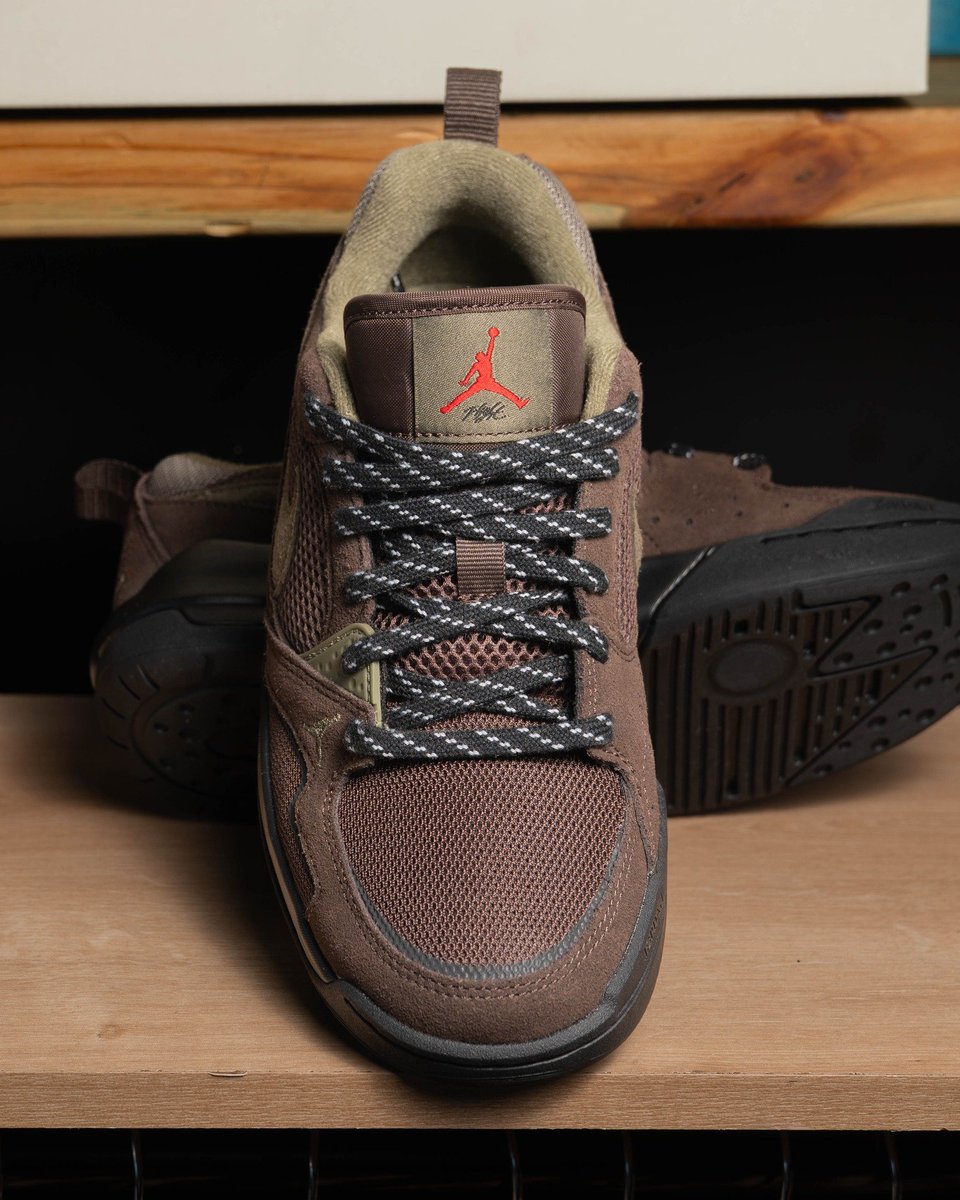 MwacheezyC's tweet photo. Nike Air Jordan CMFT Era 'Baroque Brown'

Size 40_41_42_43_44_45 

💰Ksh.5200 https://t.co/CVv8EsakZu